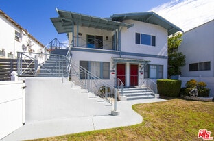 1040 N Crescent Heights Blvd in West Hollywood, CA - Building Photo