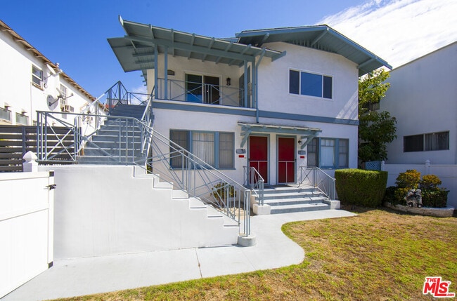 property at 1040 N Crescent Heights Blvd