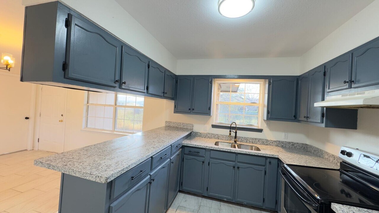 1239 Glen Haven Dr in Eagle Pass, TX - Building Photo