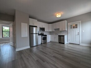 3943 N Janssen Ave, Unit 2 in Chicago, IL - Building Photo - Building Photo