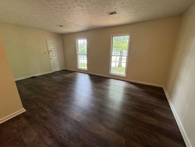 property at 505 Chateau Dr SE