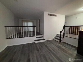 21 Teaberry Dr in Edison, NJ - Building Photo