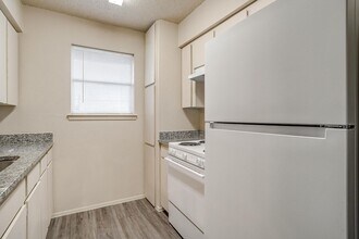 1610 Crestridge Dr-Unit -1610 Crestridge in Cleburne, TX - Building Photo - Building Photo