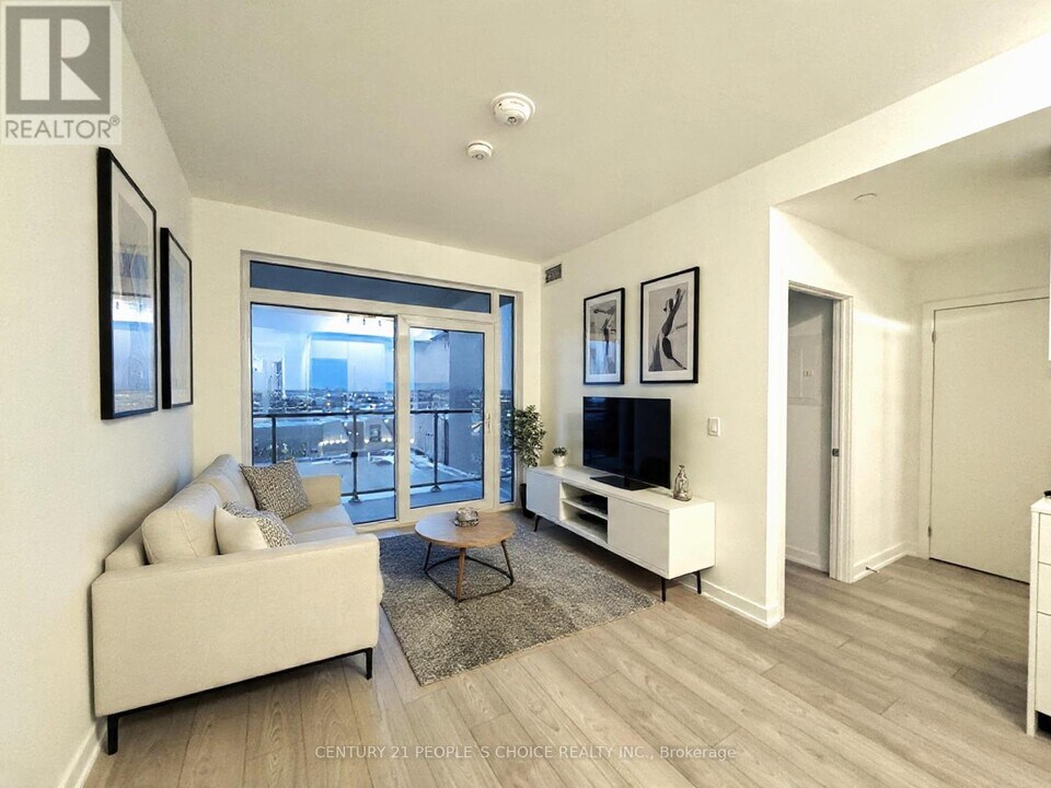 1007 The Queensway in Toronto, ON - Building Photo