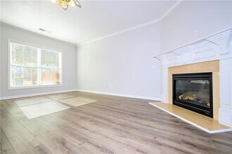 5955 Weddington Dr in Cumming, GA - Foto de edificio - Building Photo