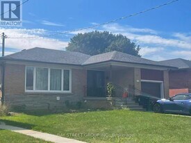 173 Searle Ave in Toronto, ON - Building Photo