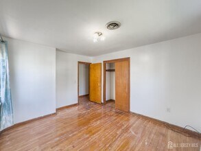 19 Holmes St in Carteret, NJ - Building Photo - Building Photo