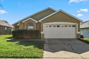 8084 Santee Dr in Kissimmee, FL - Building Photo