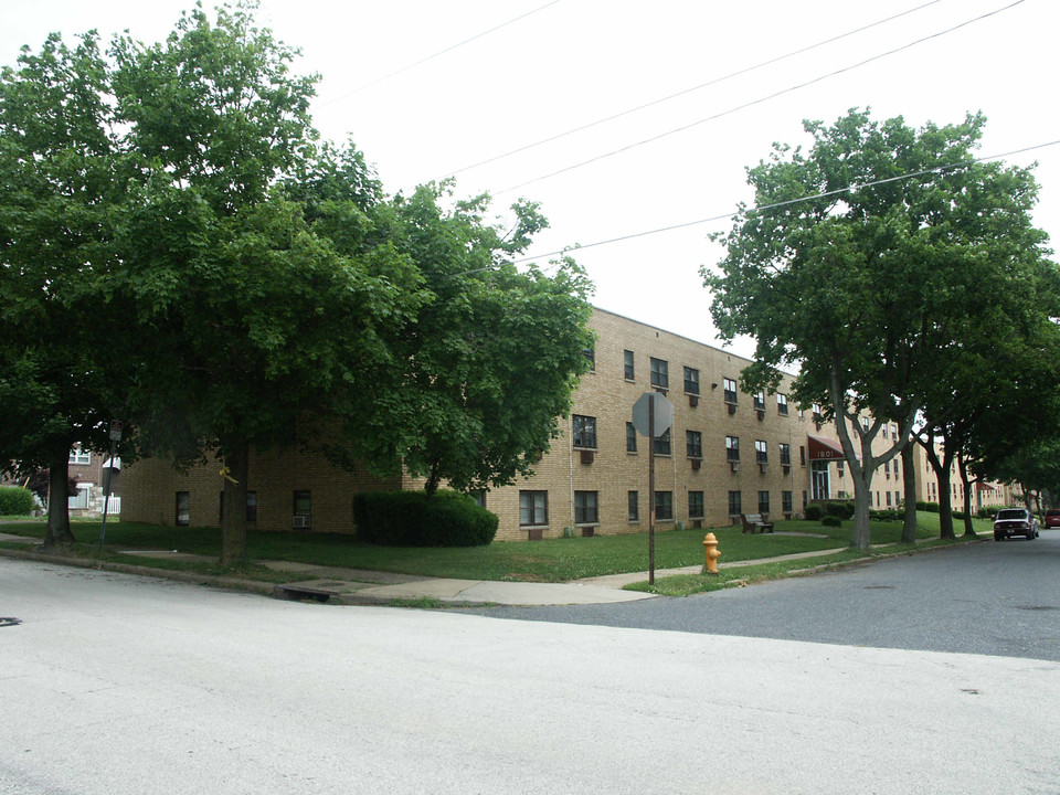 Emerson Apartments in Philadelphia, PA - Building Photo