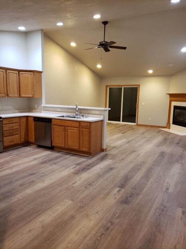 2173 Hillington Dr in Neenah, WI - Building Photo - Building Photo