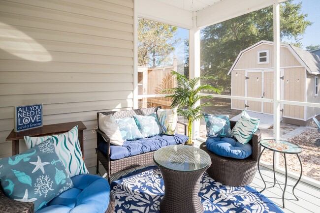 162 NW 5th St in Oak Island, NC - Foto de edificio - Building Photo
