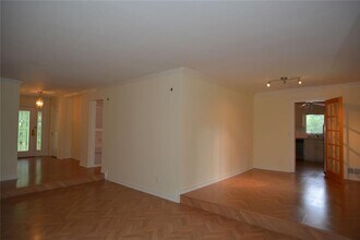 5218 Meadowcreek Dr in Dunwoody, GA - Building Photo - Building Photo