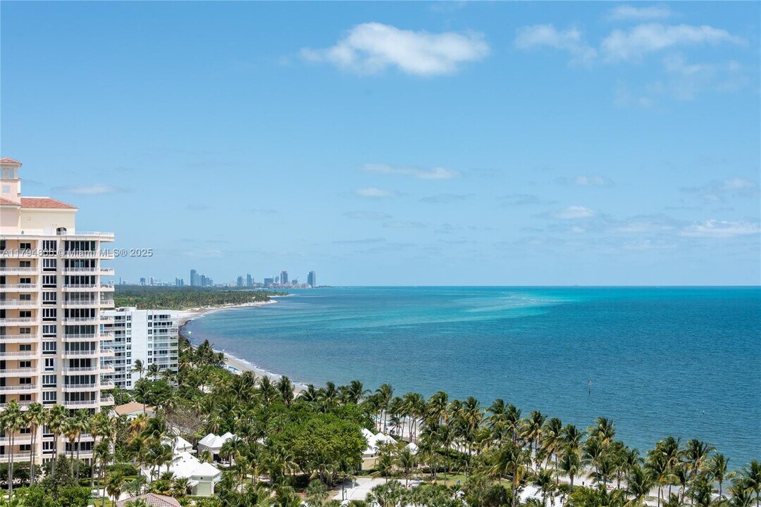 799 Crandon Blvd in Key Biscayne, FL - Building Photo