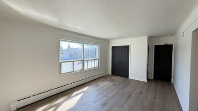 6921 Barker St in Niagara Falls, ON - Building Photo - Building Photo