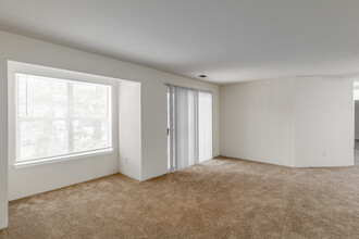 Greens at Schumaker Pond in Salisbury, MD - Building Photo - Interior Photo