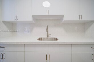 5501 NW 7th St, Unit E314 in Miami, FL - Building Photo - Building Photo
