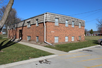 401 8th St SW in Altoona, IA - Foto de edificio - Building Photo