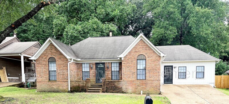 1079 Harpeth Dr in Memphis, TN - Building Photo