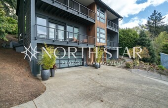 3739 SW Hillside Dr in Portland, OR - Building Photo - Building Photo