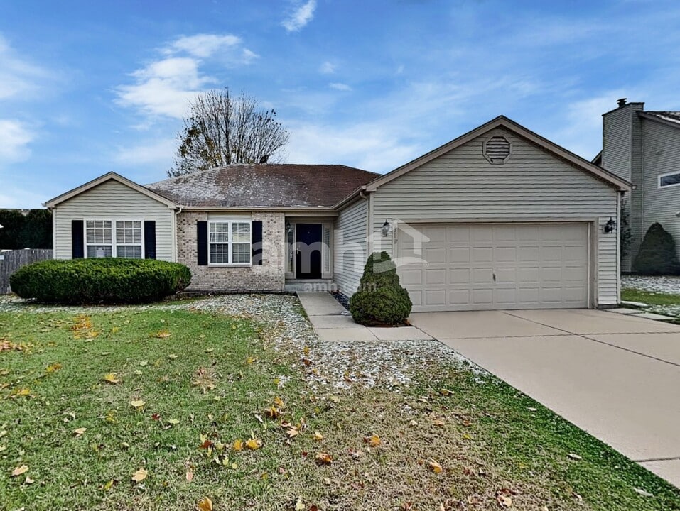 318 Whitmore Trl in McHenry, IL - Building Photo