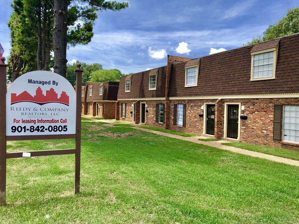 Chambliss Village in Memphis, TN - Building Photo