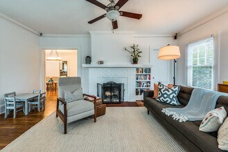 124 W Benson St in Decatur, GA - Foto de edificio - Building Photo