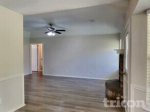 615 Sherman Dr in Mansfield, TX - Building Photo - Building Photo