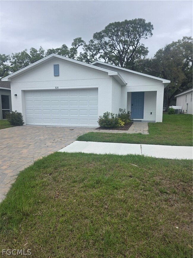 878 Friendship Cir in La Belle, FL - Building Photo - Building Photo