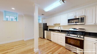18 Chauncy St, Unit B in Cambridge, MA - Building Photo