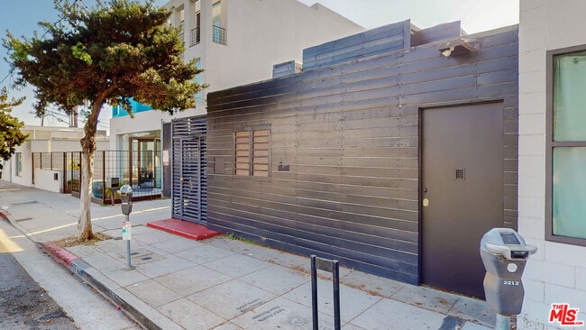 2222 Main St in Santa Monica, CA - Building Photo - Building Photo