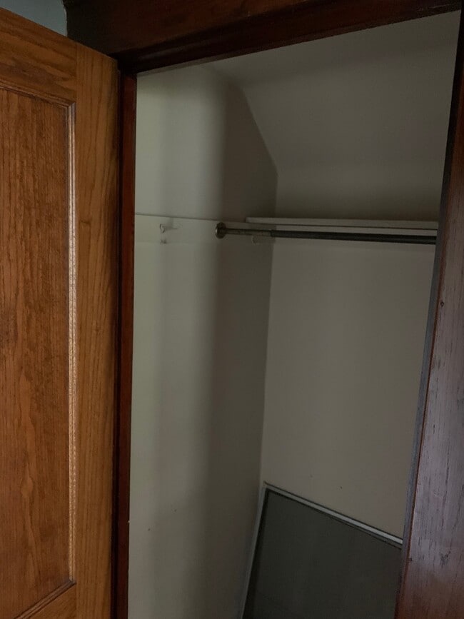 1595 Warren Rd, Unit Lower in Lakewood, OH - Foto de edificio - Building Photo
