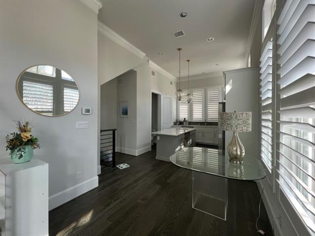 4090 Runyon Rd in Addison, TX - Foto de edificio - Building Photo