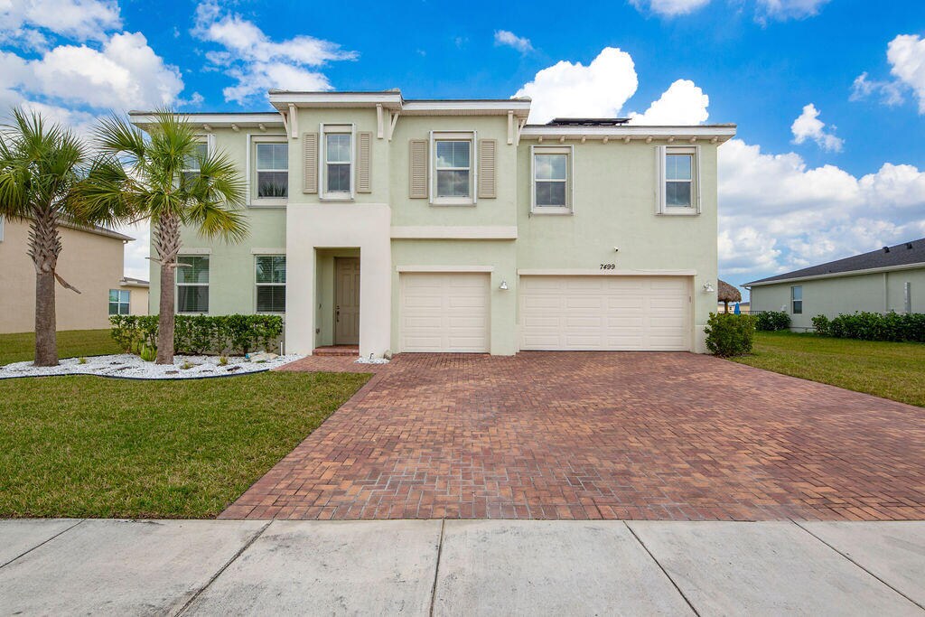 7499 NW Deysbrook Ln in Port St. Lucie, FL - Building Photo