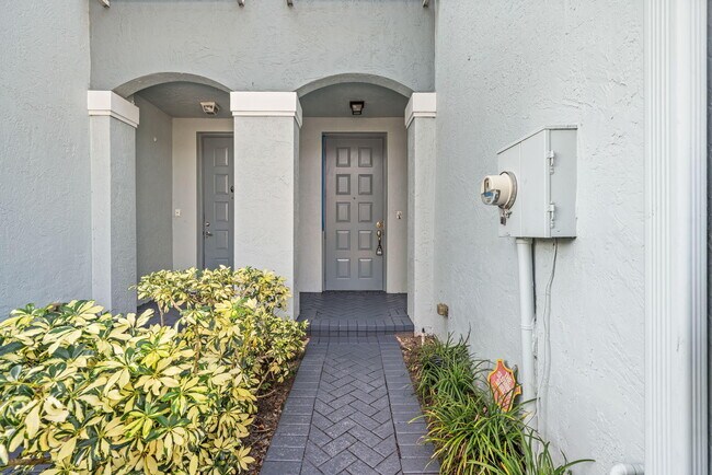 1927 Alamanda Way in Riviera Beach, FL - Building Photo - Building Photo