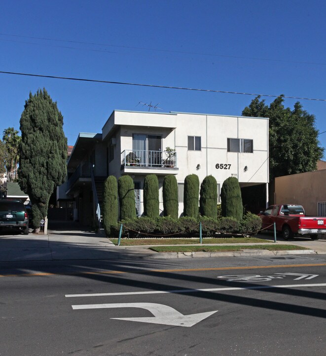 6527 Fountain Ave in Los Angeles, CA - Foto de edificio