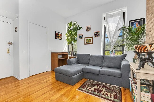 543 1/2 East 6th Street, Unit 5 in New York, NY - Building Photo - Building Photo