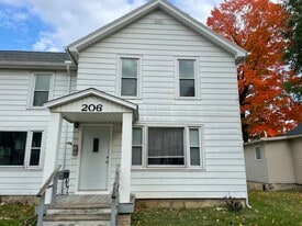 206 N Pearl St in Tecumseh, MI - Building Photo
