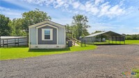 865 Pleasant Acres Dr in Seguin, TX - Foto de edificio - Building Photo