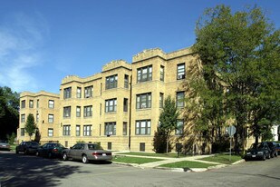 5700 W Race Ave in Chicago, IL - Building Photo