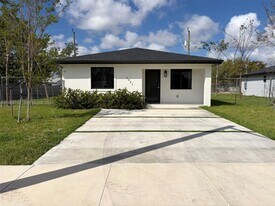 2421 NW 153rd St in Miami Gardens, FL - Building Photo