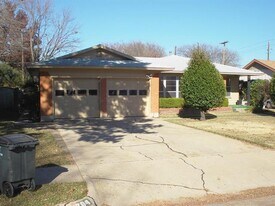 1704 Cordell St in Denton, TX - Building Photo