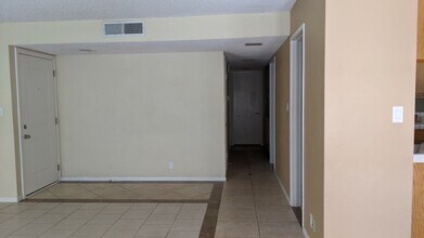 5893 Mt Alifan Dr in San Diego, CA - Foto de edificio - Building Photo