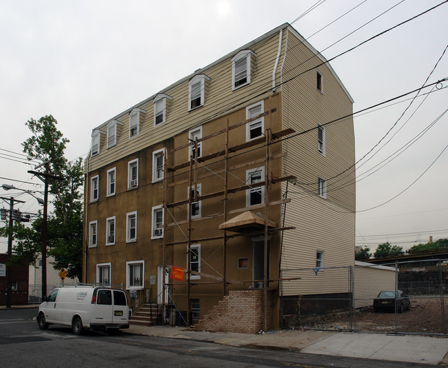 119 Bruen St in Newark, NJ - Foto de edificio - Building Photo