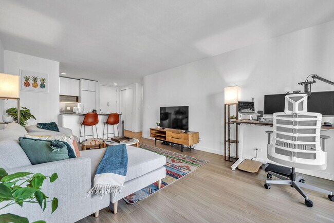 68 W 37th St, Unit FL20-ID1051649P in New York, NY - Building Photo - Building Photo