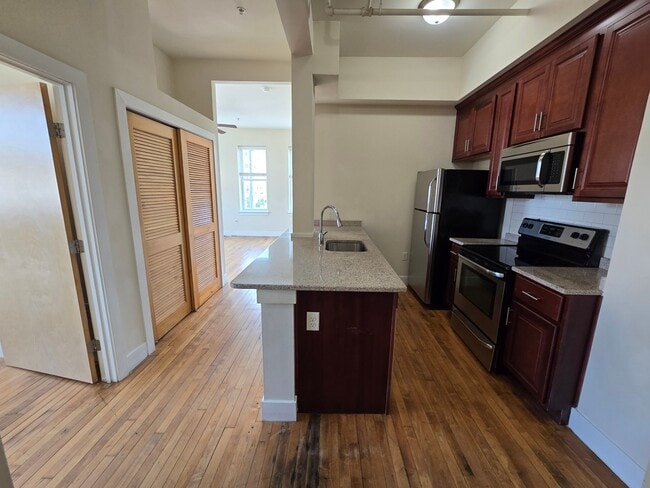 613 N Lombardy St, Unit 203 in Richmond, VA - Building Photo - Building Photo