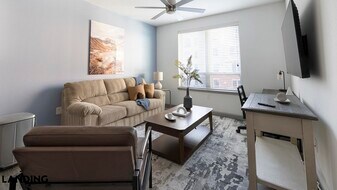 1001 S Center St in Arlington, TX - Building Photo