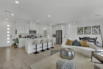 8907 Roadrunner Ravine St in Las Vegas, NV - Building Photo - Building Photo