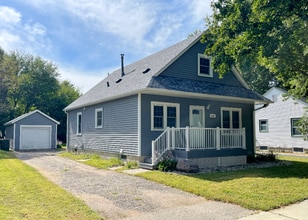 412 W Skaro St in St. Peter, MN - Building Photo - Building Photo