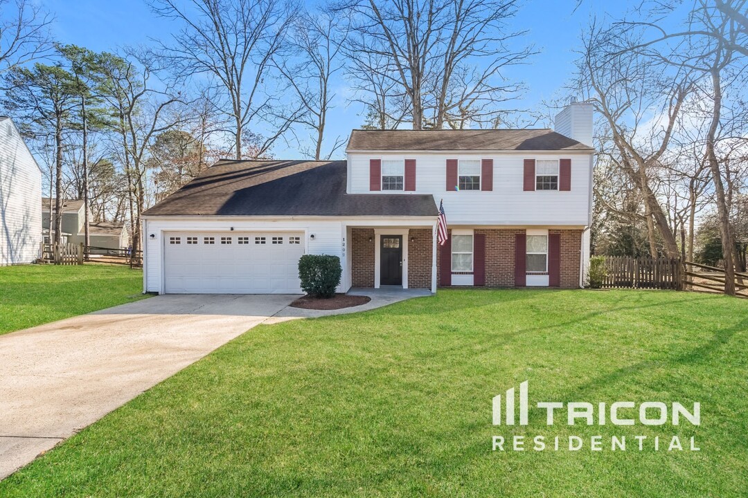 1202 Addison Ct in Waldorf, MD - Foto de edificio