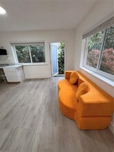 675 NE 159th St in Miami, FL - Foto de edificio - Building Photo